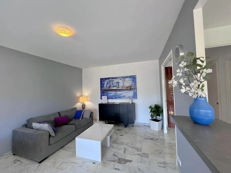 Apartment Le Pinede - Apt 4 Prs- Parking - Clim - 500M Plages Antibes