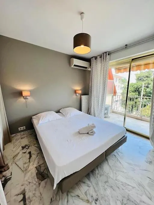 Apartment Le Pinede - Apt 4 Prs- Parking - Clim - 500M Plages Antibes