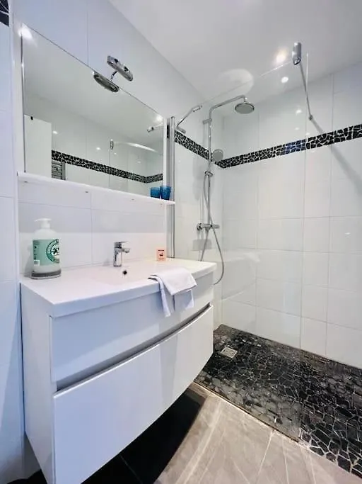Apartment Le Pinede - Apt 4 Prs- Parking - Clim - 500M Plages Antibes